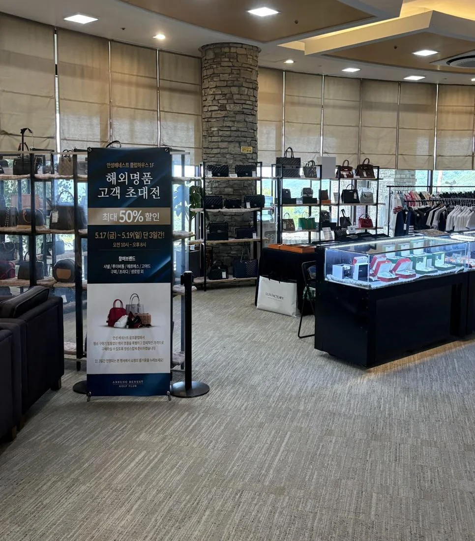 Golf clubhouse pop-up